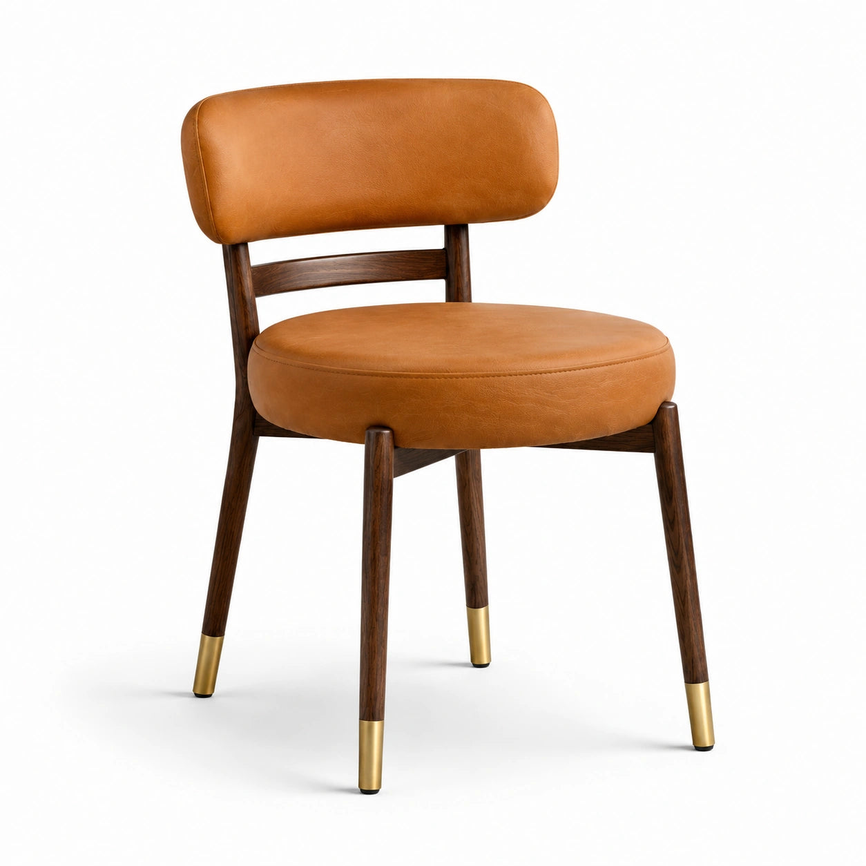 Chaise en cuir synthétique brun clair avec pieds en bois et embouts en laiton